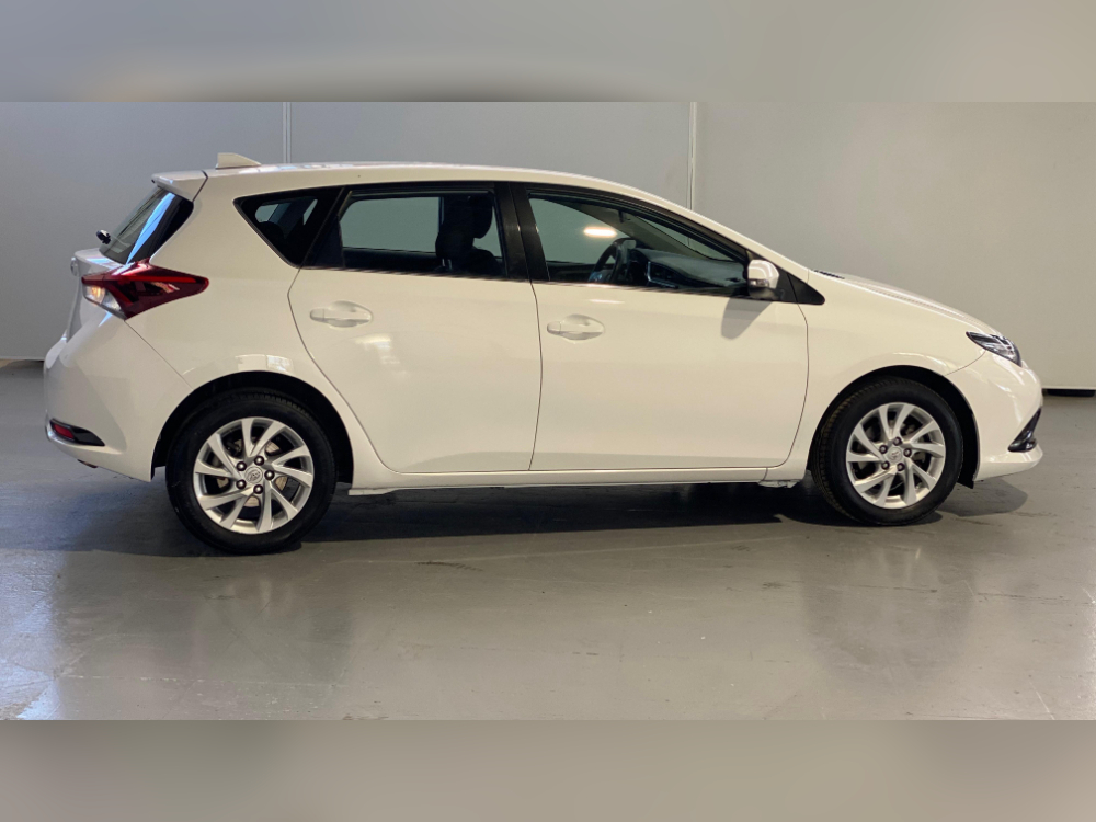 Toyota Auris Hybrid Active foto 2